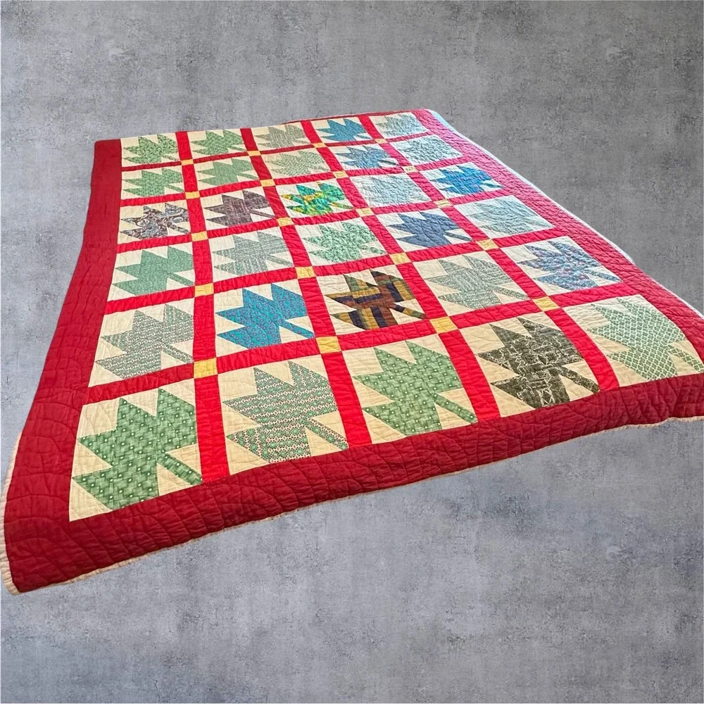 Vintage Handmade Maple Leaf Quilt 82x68 Red Green Cream Patchwork